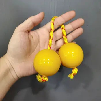 1 pár ritmikus golyó élénk színű újrafelhasználható sima felület ABS ujjbegydob labdák gyerek felnőttek Kashaka hangszer gyerekeknek