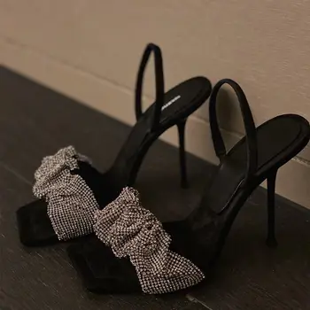 2022 Csillag stílus Luxus strasszok Női szandálok Elegáns tűsarkú cipő Magas sarkú cipő Slingback Gladiator szandál Nyári parti báli cipő