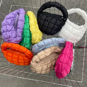 2023 Candy Color rakott felhőtáska Deigner steppelt kézitáskák Mini nylon válltáska puha pamut gombóc táskák nőknek Clutch