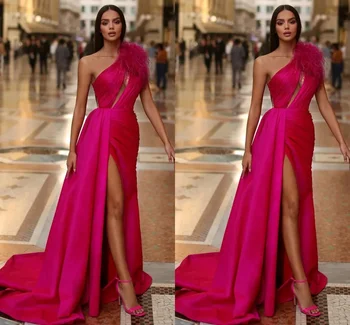 Egyvállú tollas báli ruhák Split sellő parti ruha estélyi ruhák 2023 legújabb női hivatalos vörös szőnyeges ruha