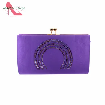 Kiváló minőségű 2023 Új közelgő parti kézitáska puha alkalmi stílusú táska doboz Hozzáillő cipő esküvőre lila színben