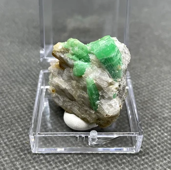 LEGJOBB! 100% természetes zöld smaragd ásványi drágakő minőségű kristály minták kövek és kristályok kvarckristályok (dobozméret: 3,4 cm)