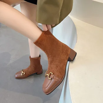 Női cipők 2023 Hot Sale fém dekoráció Női csizma Divat Vissza Cipzár Modern csizma Nők Új szögletes lábujj Boka csizma szapatos