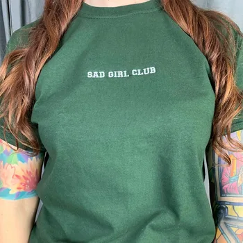 Szomorú lány klub betűk hímzett zöld rövid ujjú pólók laza pamut legénynyak alkalmi esztétikus felsők pólók divating