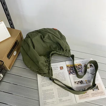 Új szabadidő lusta crossbody táska Női személyiség rakott válltáska Főiskolai hallgatók Nagy kapacitású gombóc táska